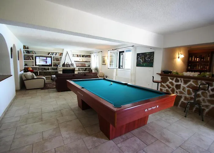 וילה Niriis Áyios Nikítas